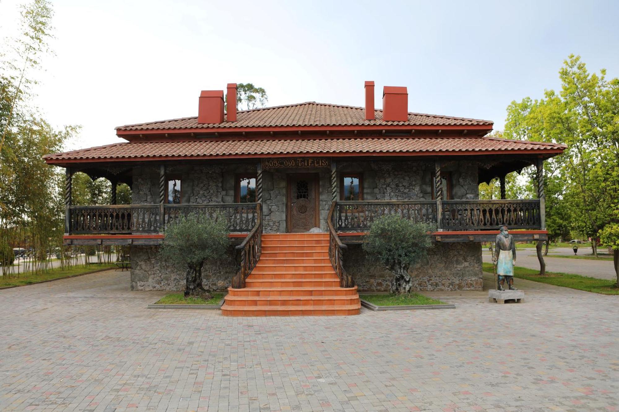 Hotel Chateau Kvirike Boboqvati Bagian luar foto